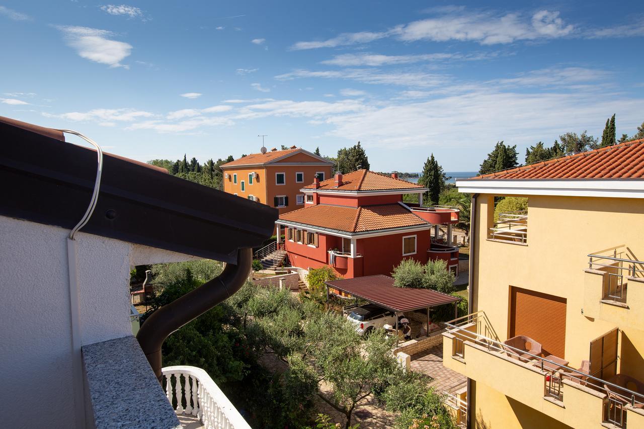 Apartments Michelle Umago Esterno foto